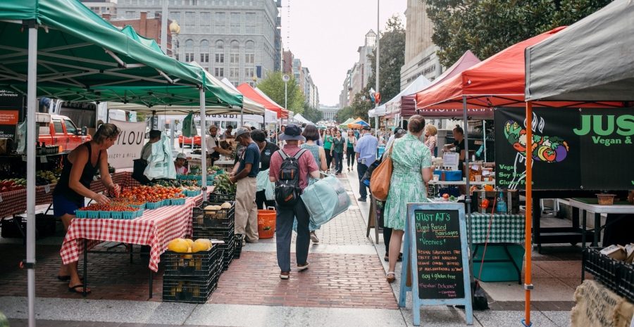 A busy day at the FRESHFARM Penn Quarter Market